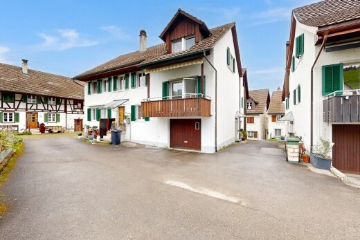 außenansicht mit day time, balkon, dachgaube, betonfundament, und markise