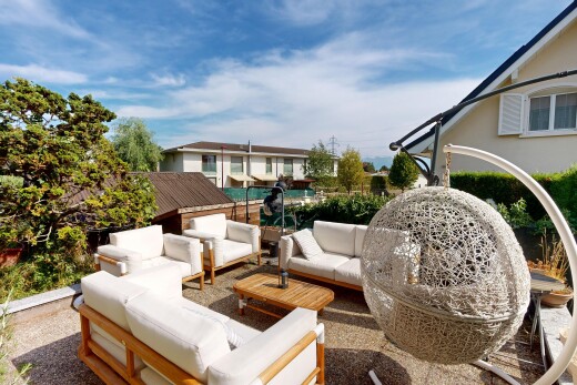 terrasse avec espace de vie extérieur, from property, et day time
