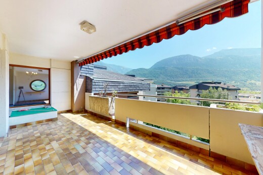 terrasse mit balkon, blick auf die berge, mountain view, day time, und markise