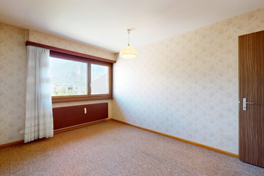 leerer raum mit natural light, natürliches licht, inside property, carpet, und teppich