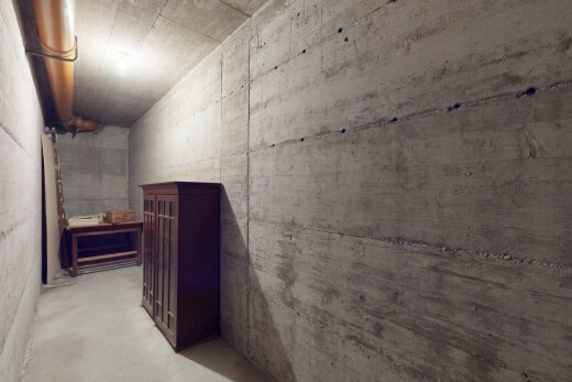 halle / korridor mit betonboden, concrete floor, keller, und inside property