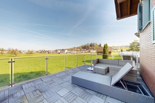 terrasse avec from property, pelouse, espace de vie extérieur, et day time