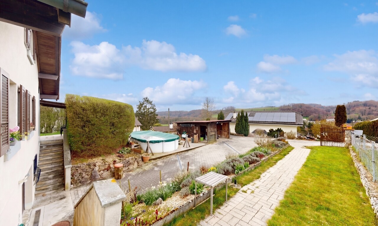 garten mit zaun, from property, und day time