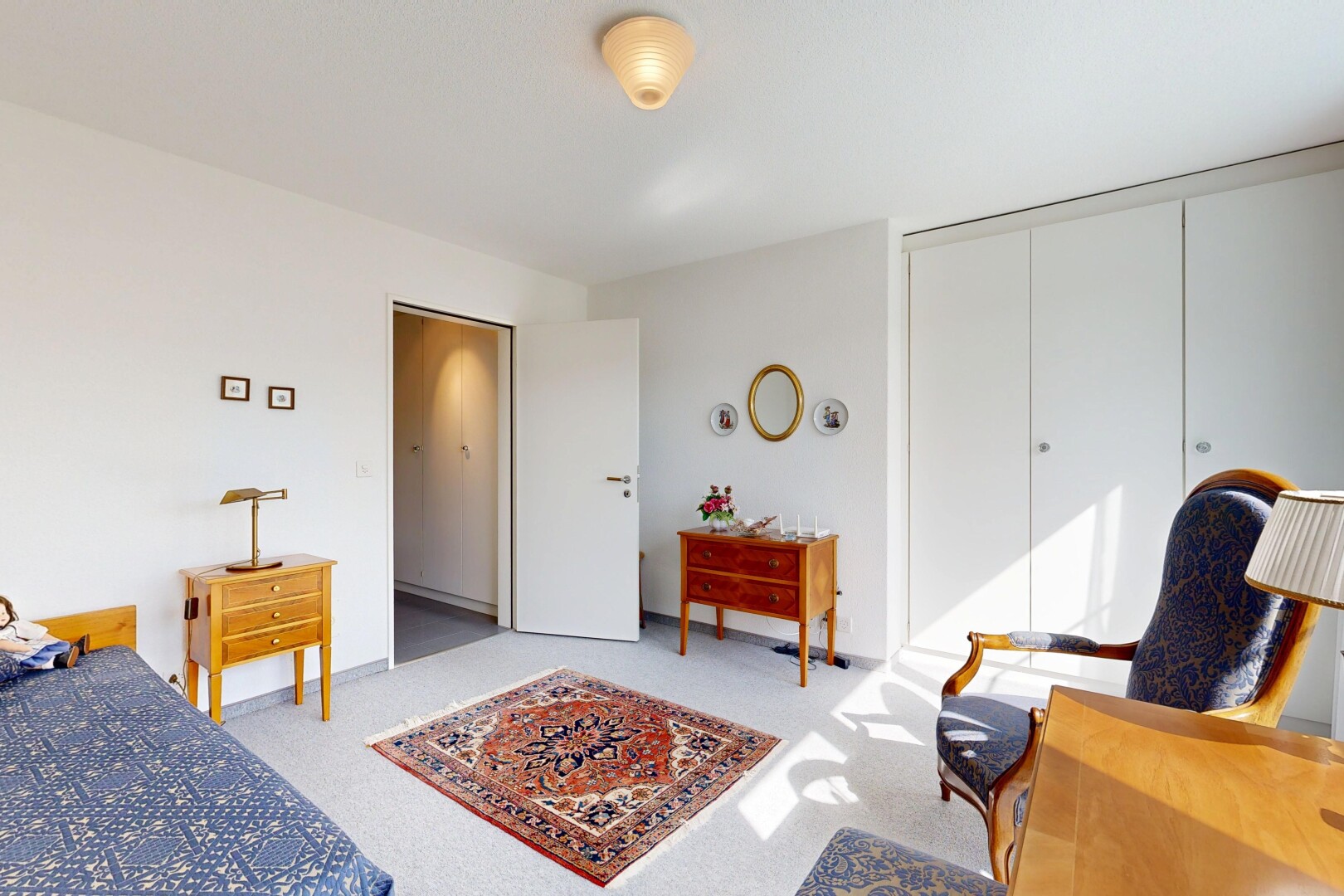 chambre avec placard, cloison sèche, drywall, inside property, et moquette