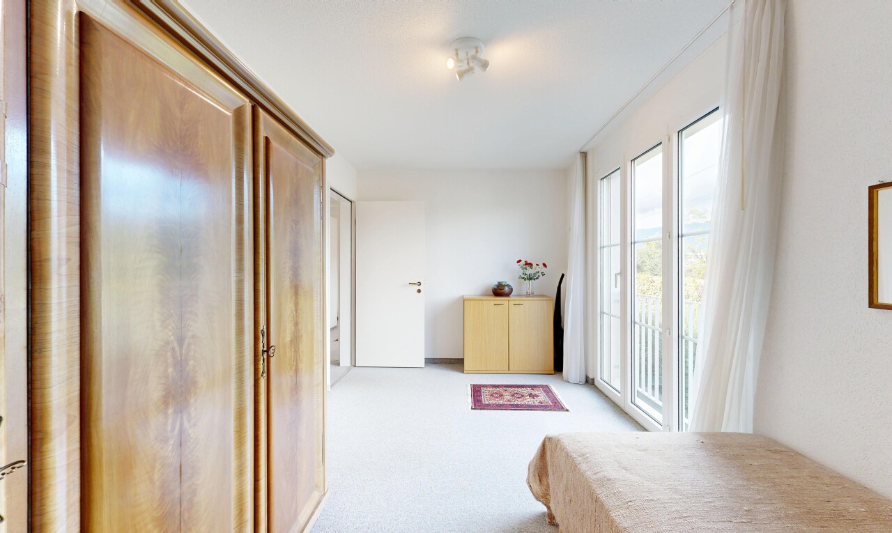 chambre avec inside property, natural light, lumière naturelle, drywall, et cloison sèche