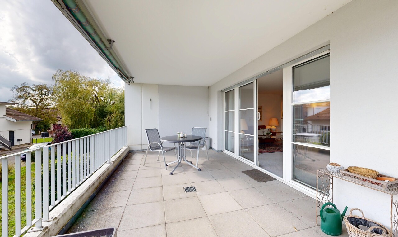 terrasse avec overcast et balcon