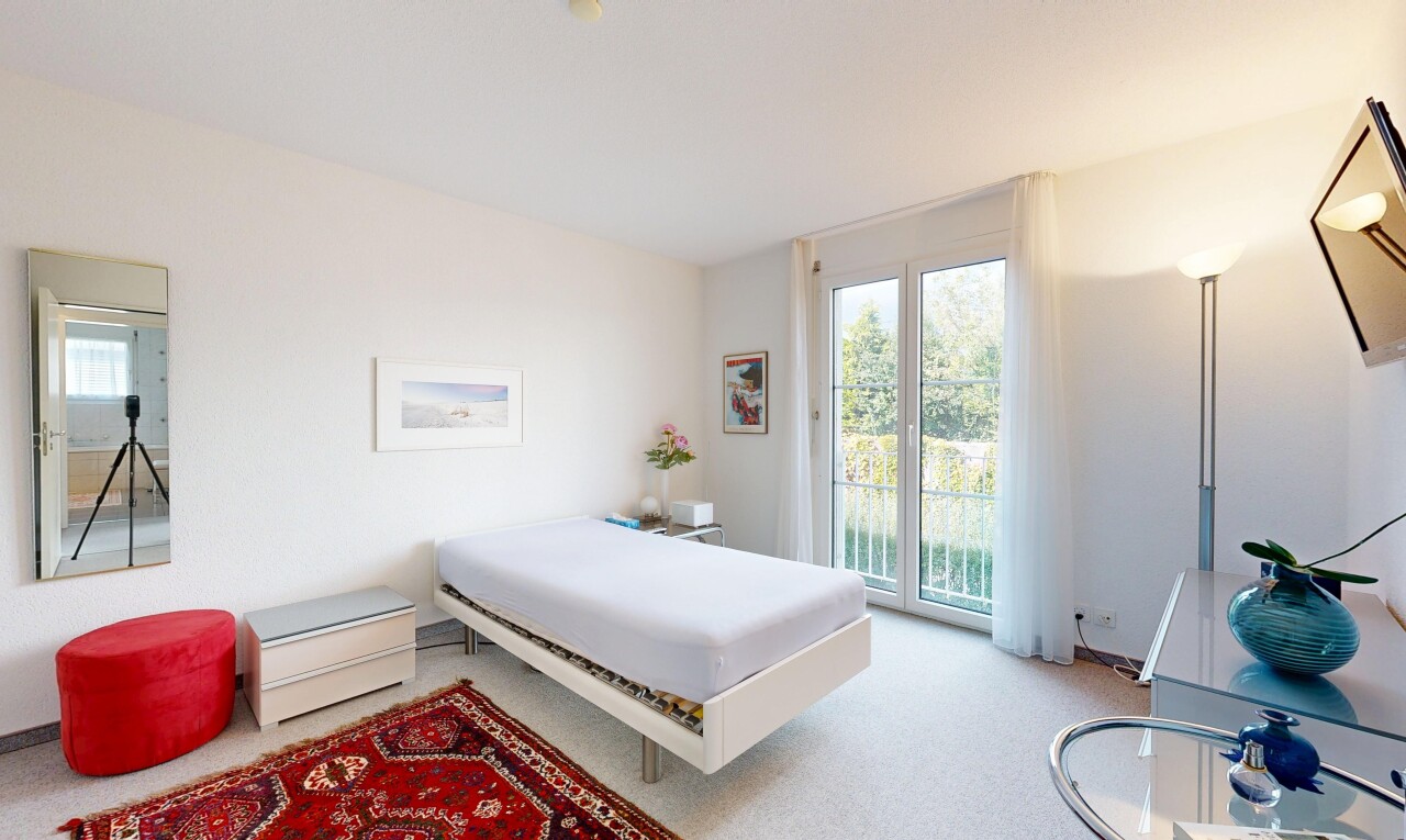 chambre avec cloison sèche, drywall, moquette, carpet, et inside property