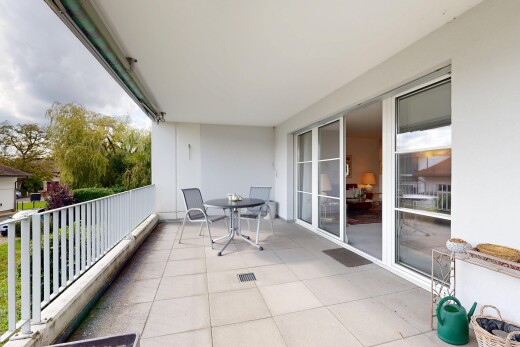 terrasse avec overcast et balcon