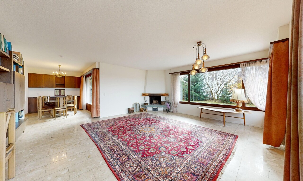 salon avec lustre remarquable, inside property, natural light, lumière naturelle, et drywall