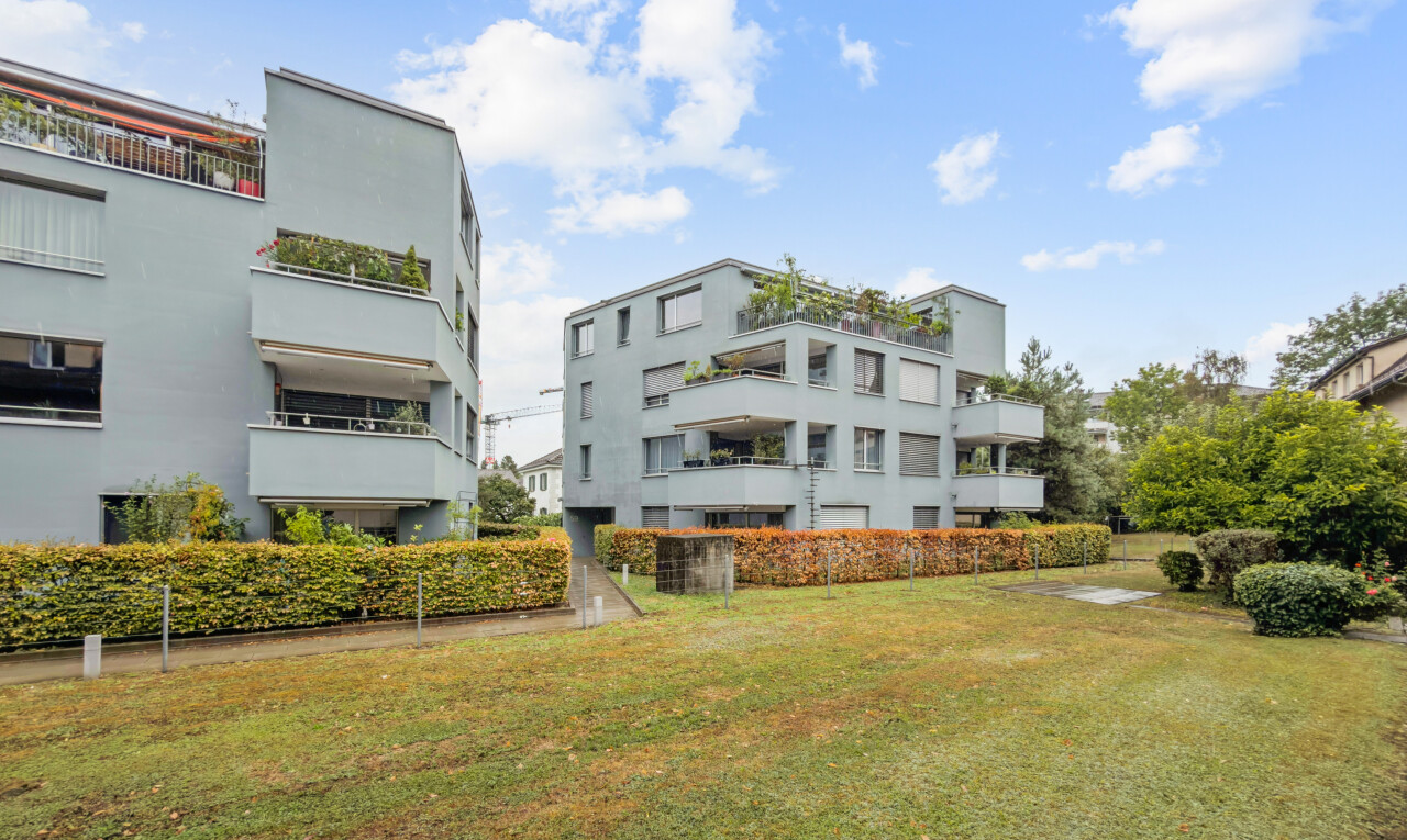 extérieur du bâtiment avec day time, vue sur le complexe d'appartements, et apartment complex view