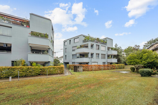 extérieur du bâtiment avec day time, vue sur le complexe d'appartements, et apartment complex view