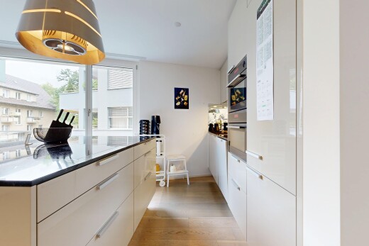 cuisine avec flat panel cabinets, armoires à panneau plat, light floor, white cabinets, et armoires blanches
