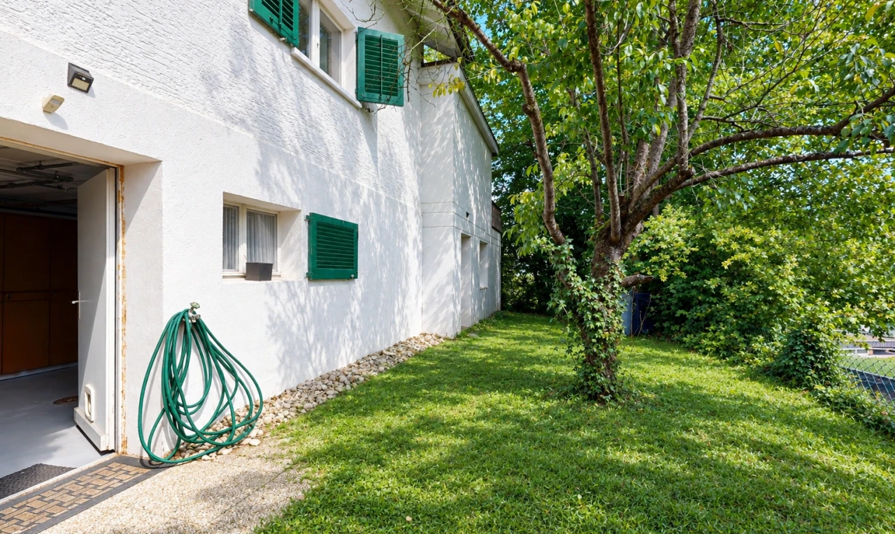 garten mit property visible, from property, rasen, und zaun