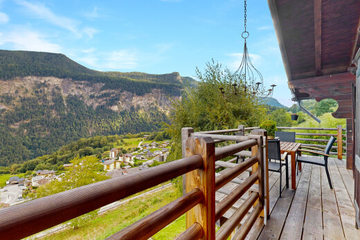 balcon avec vue sur la montagne, mountain view, day time, et from property