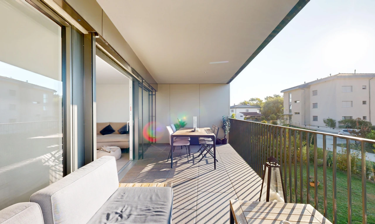 balcony with outdoor dining space