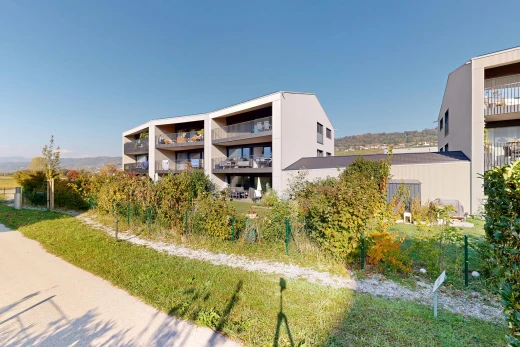 view of apartment building / complex