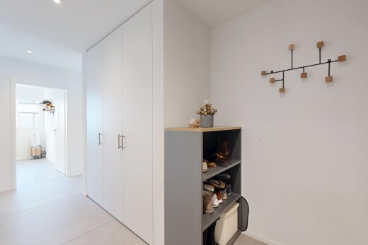 couloir avec éclairage encastré, light floor, cloison sèche, drywall, et inside property