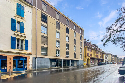 außenansicht mit blick auf wohnanlage, apartment complex view, und day time