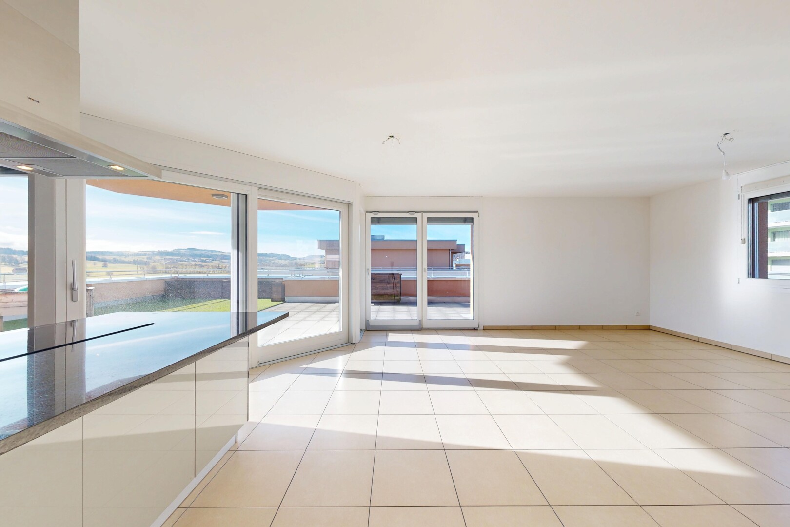 pièce vide avec day time, inside property, drywall, cloison sèche, et natural light