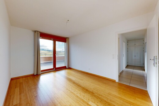 pièce vide avec inside property, sol en finition bois, wood finish floor, cloison sèche, et drywall