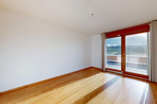 pièce vide avec lumière naturelle, natural light, cloison sèche, drywall, et inside property