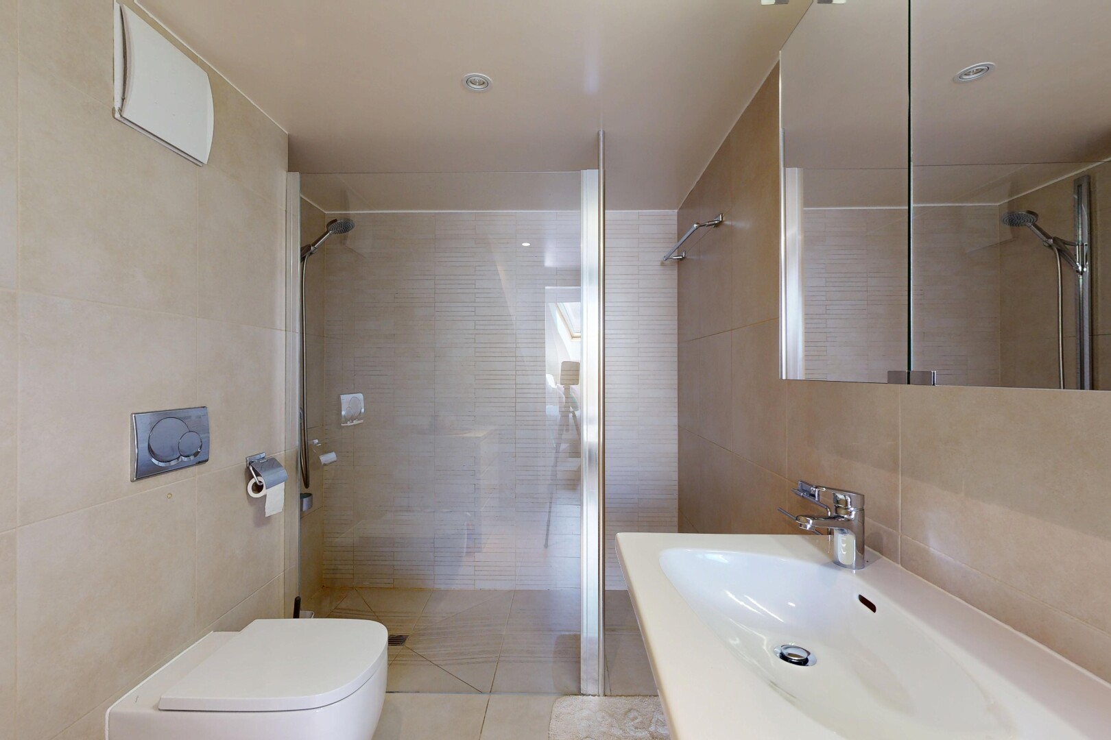 bad mit fliesenwand, tile wall, light floor, komplettes badezimmer, und dusche