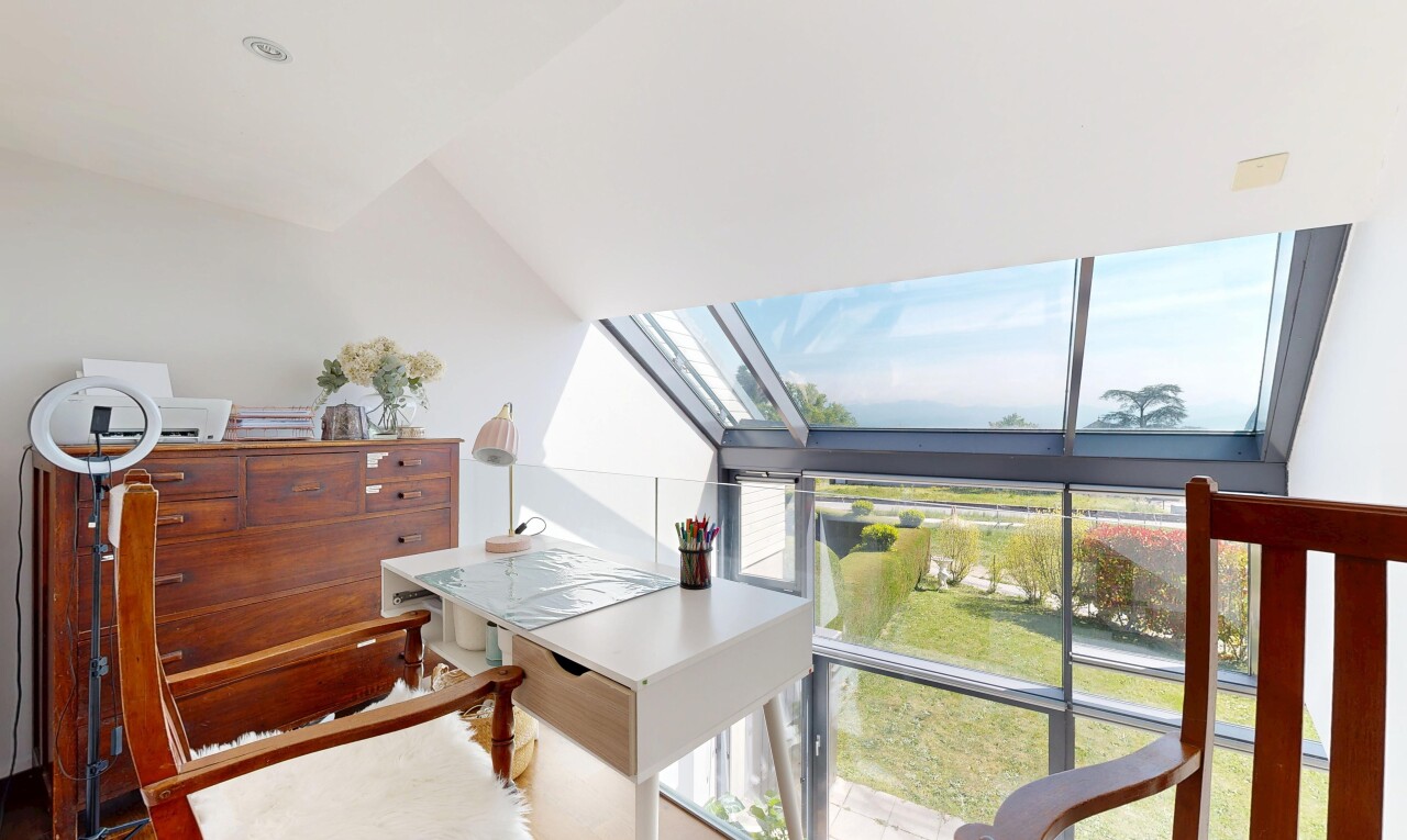 esszimmer mit natural light, natürliches licht, day time, dachfenster, und drywall