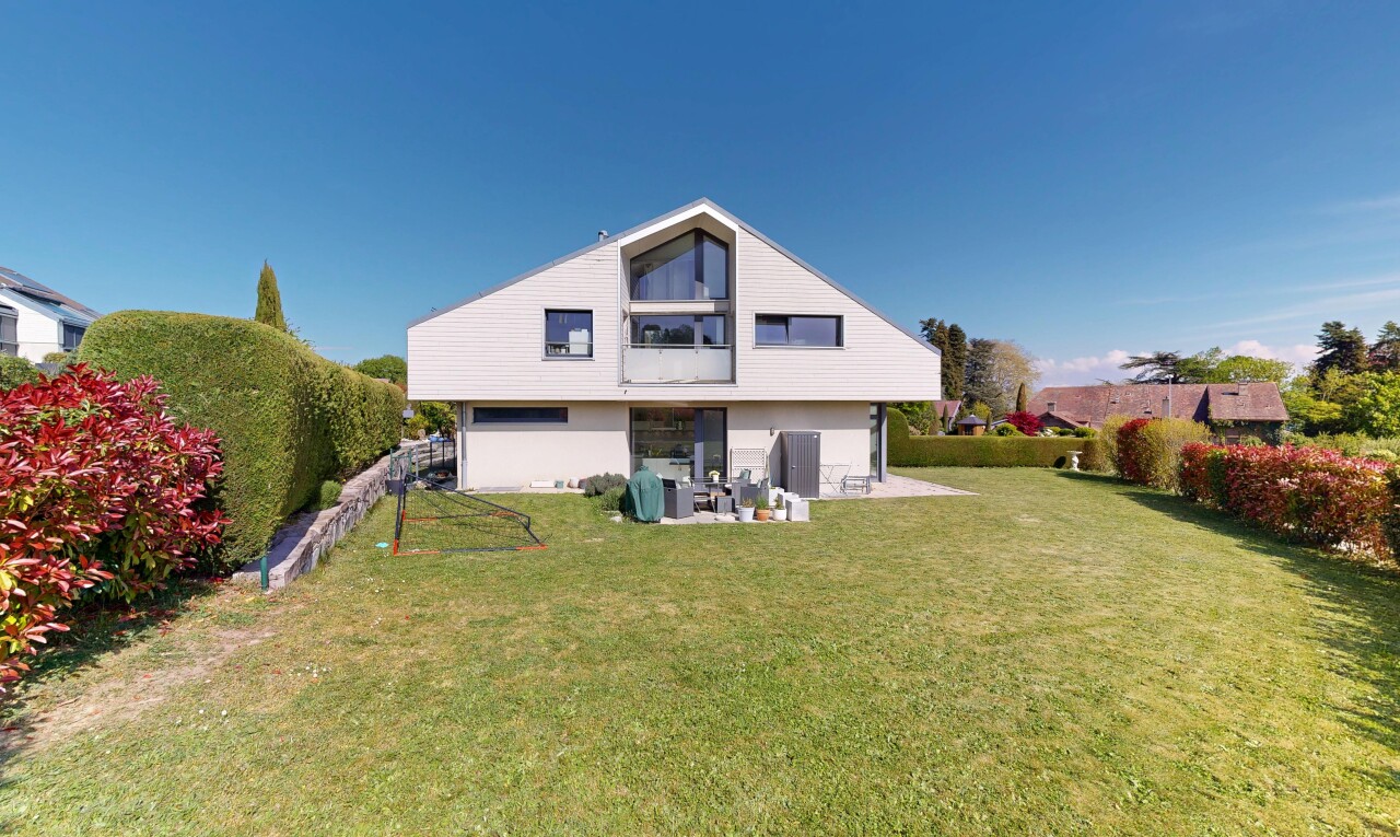 außenansicht mit balkon, rasen, day time, terrasse, und from property