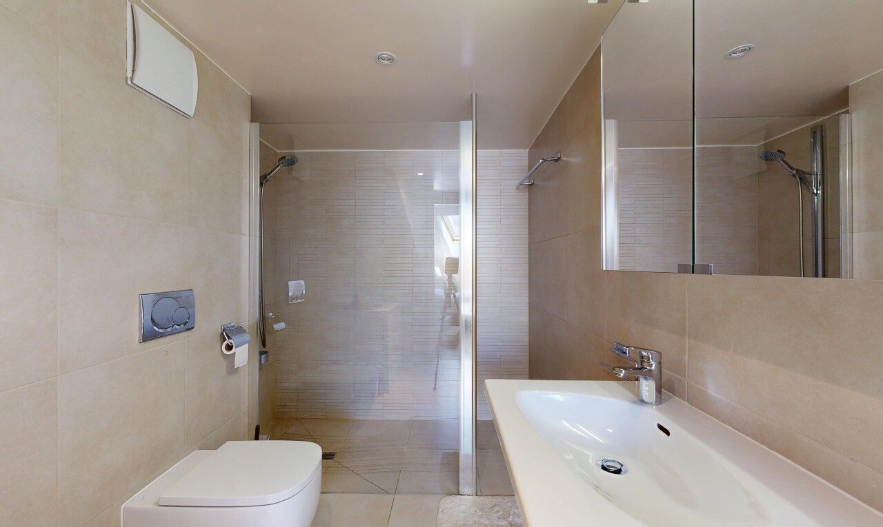 bad mit fliesenwand, tile wall, light floor, komplettes badezimmer, und dusche