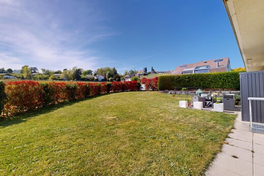 garten mit from property, rasen, day time, und zaun