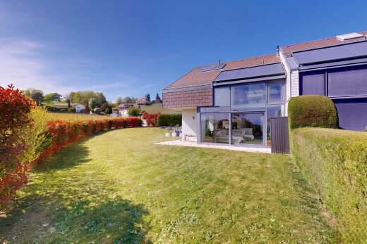 façade avec pelouse, from property, day time, bardage en verre, et terrasse