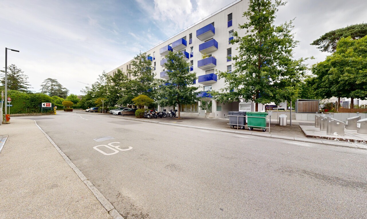 extérieur du bâtiment avec vue sur le complexe d'appartements, apartment complex view, et day time
