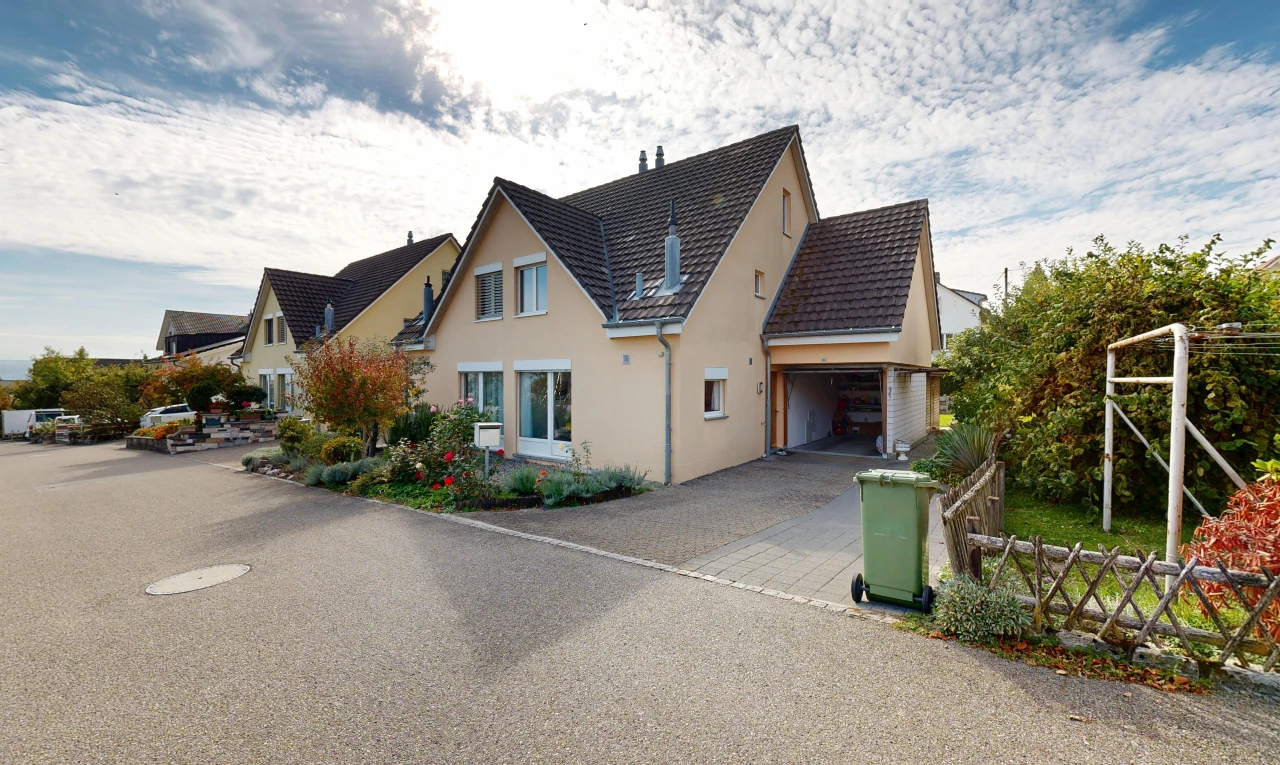 outdoor house with driveway and stucco siding