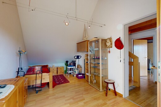 living room featuring light wood-style floors and vaulted ceiling