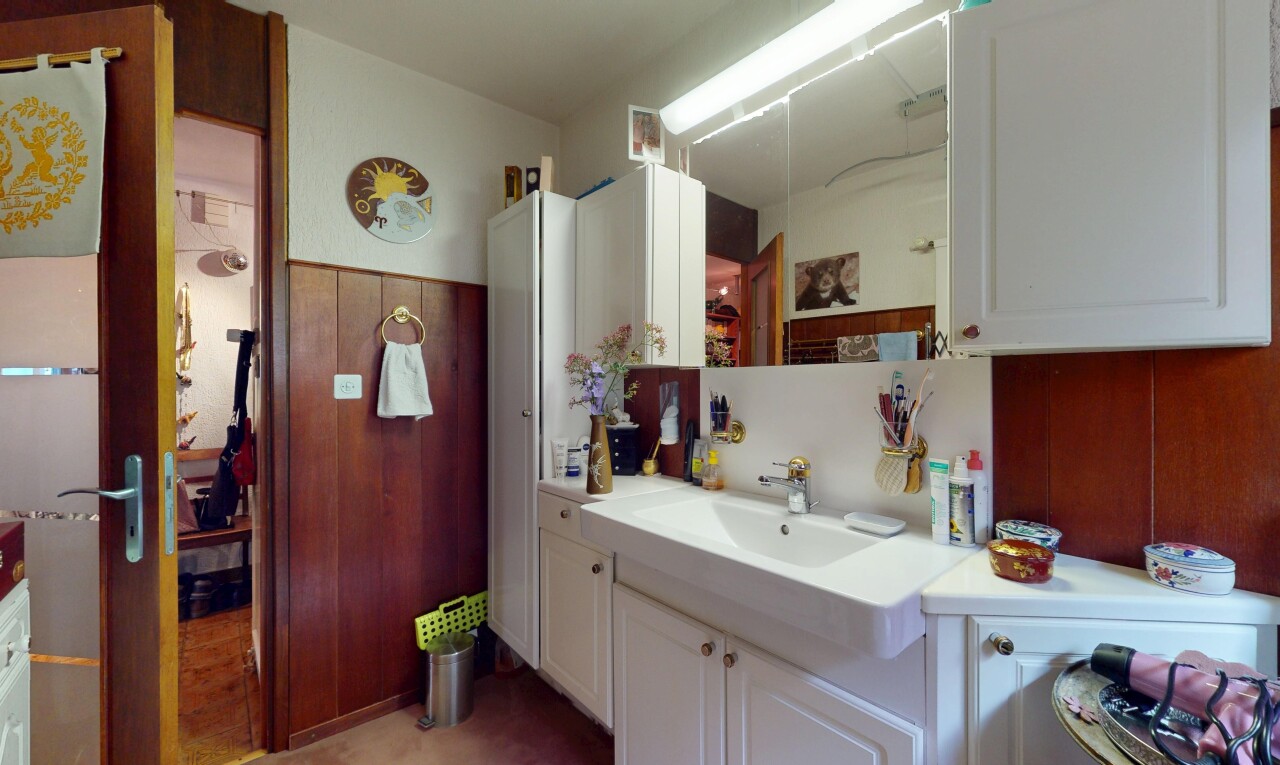 bathroom with vanity