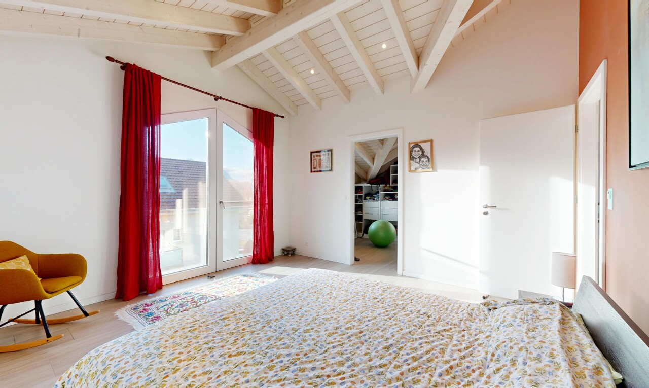 zimmer / schlafzimmer mit natürliches licht, natural light, day time, begehbarer kleiderschrank, und außenzugang