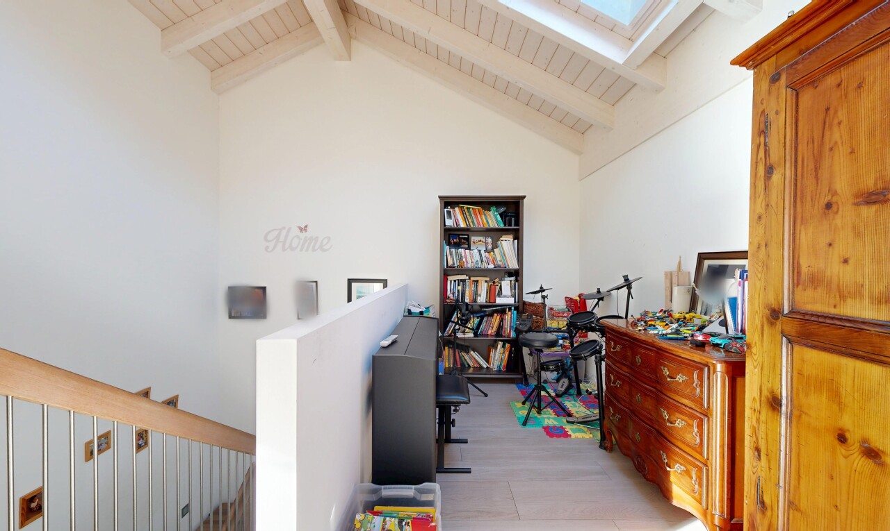 büro mit dachfenster, gipskartonwand, drywall, dachschräge, und vaulted ceiling