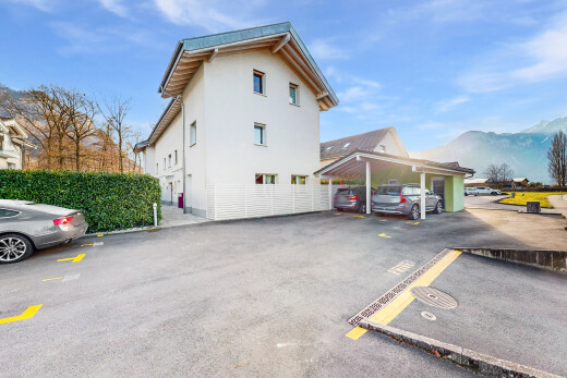 façade avec parking, day time, bardage en stuc, et from community