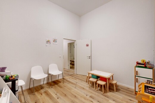 esszimmer mit inside property, wood finish floor, holzfußboden, drywall, und gipskartonwand