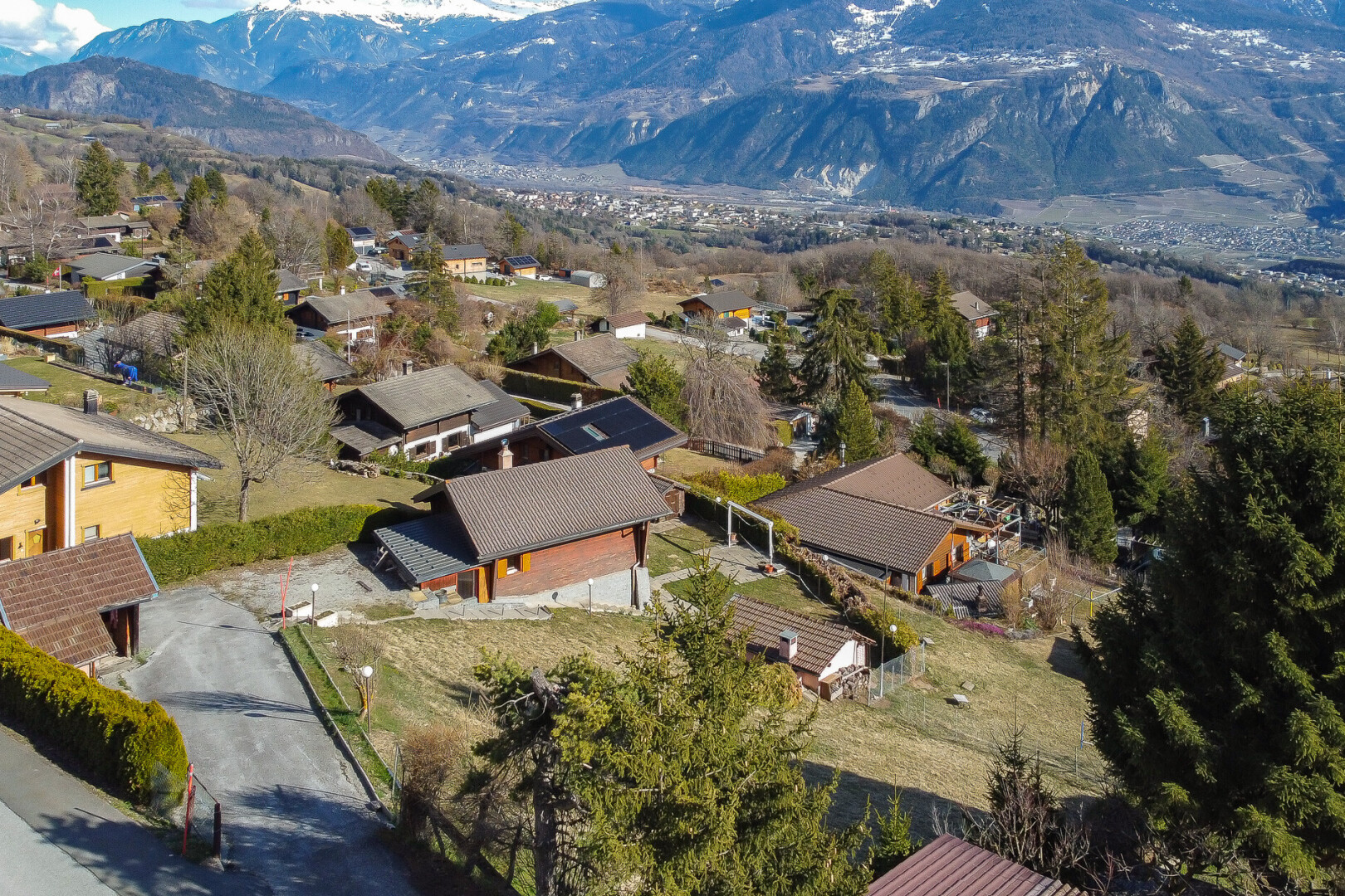 vue sur la montagne avec vue sur la montagne et vue résidentielle