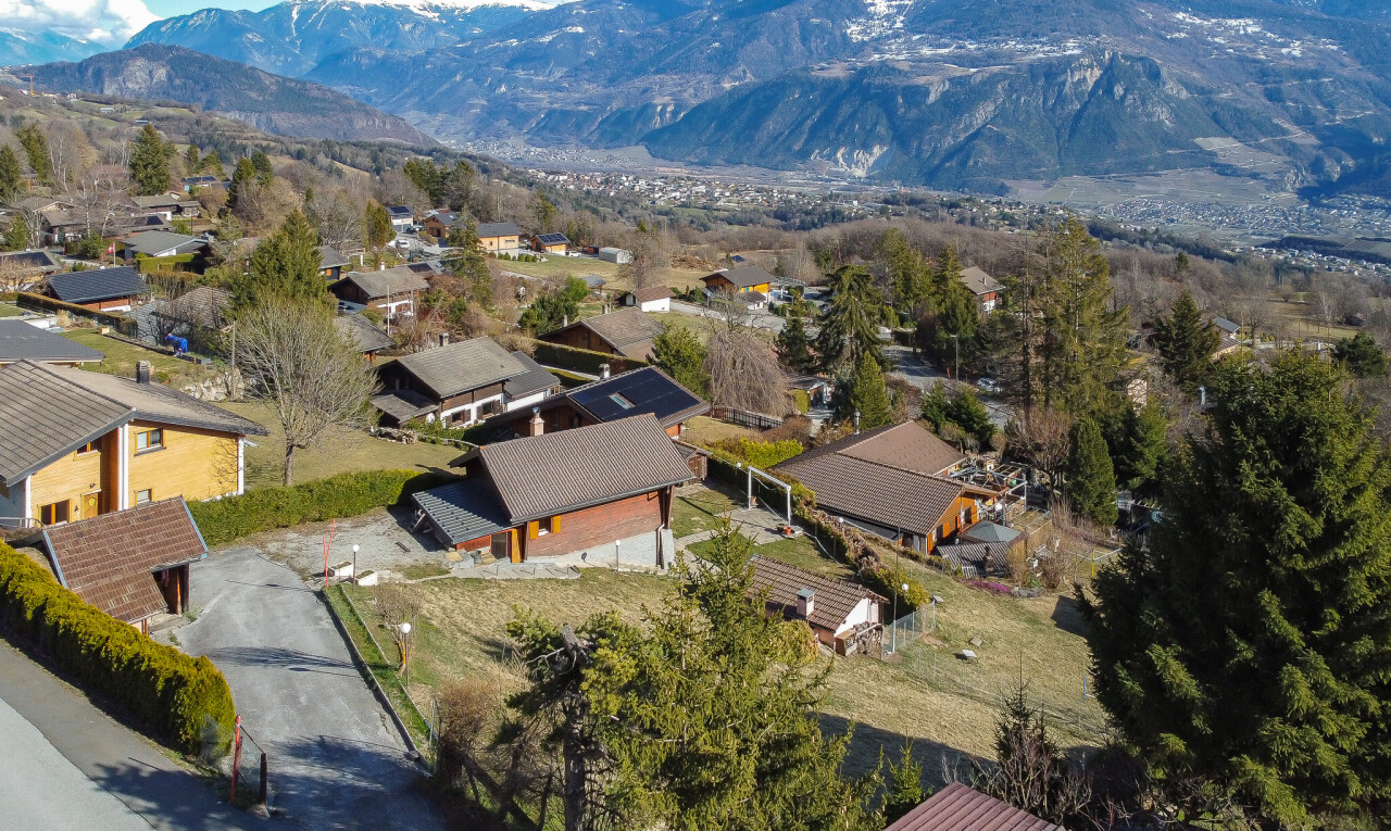 vue sur la montagne avec vue sur la montagne et vue résidentielle