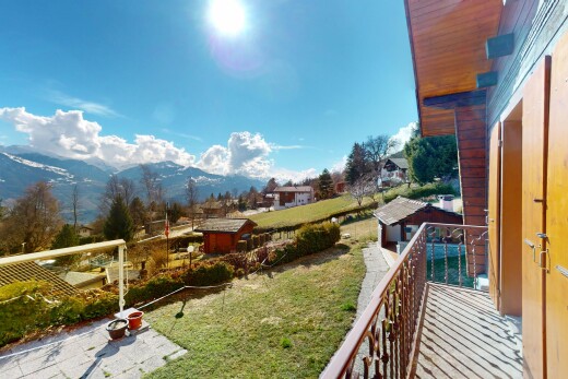 balcon avec vue sur la montagne et balcon