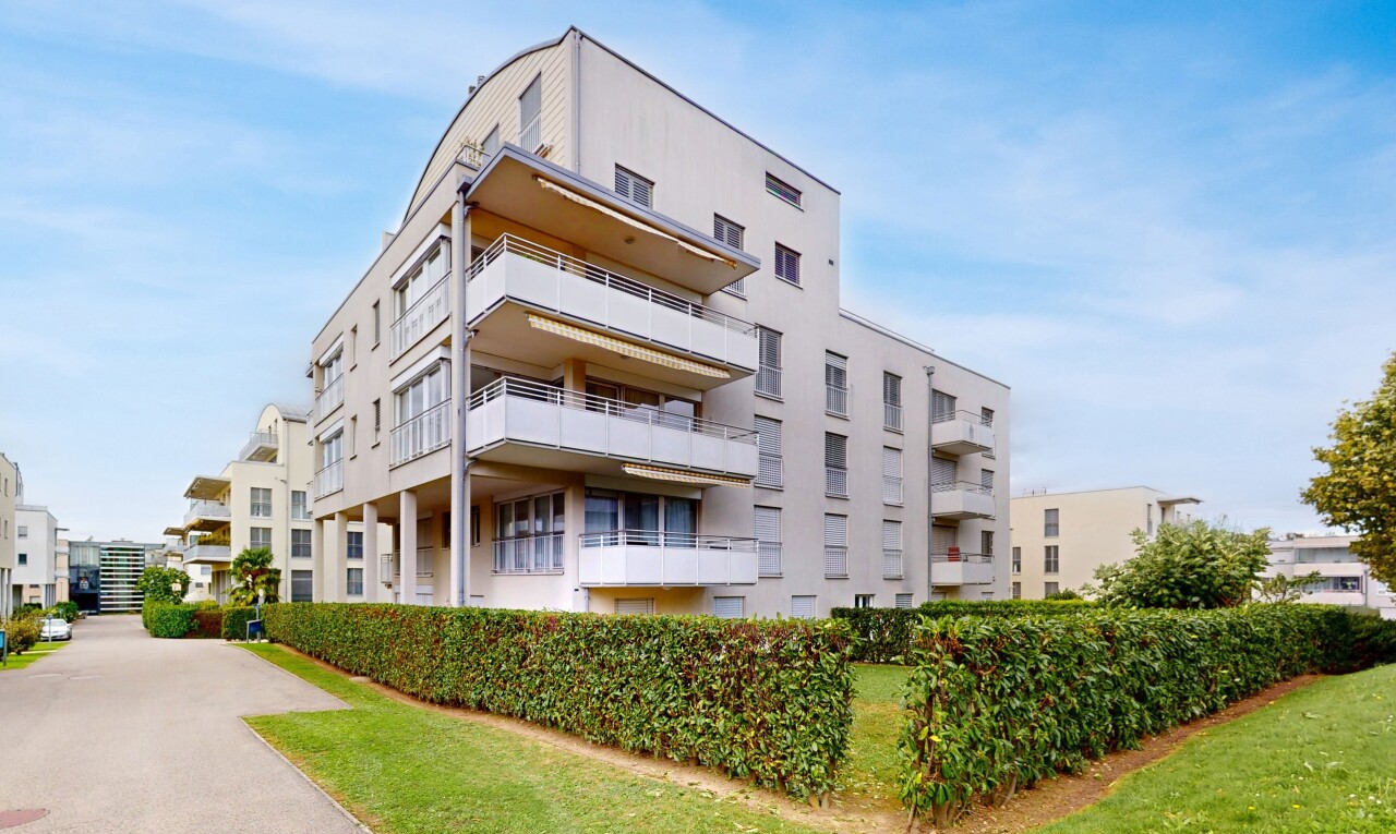 extérieur du bâtiment avec day time, apartment complex view, et vue sur le complexe d'appartements