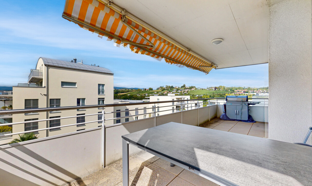 balcon avec day time, from property, terrasse, et gril