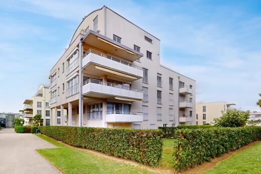 extérieur du bâtiment avec day time, apartment complex view, et vue sur le complexe d'appartements