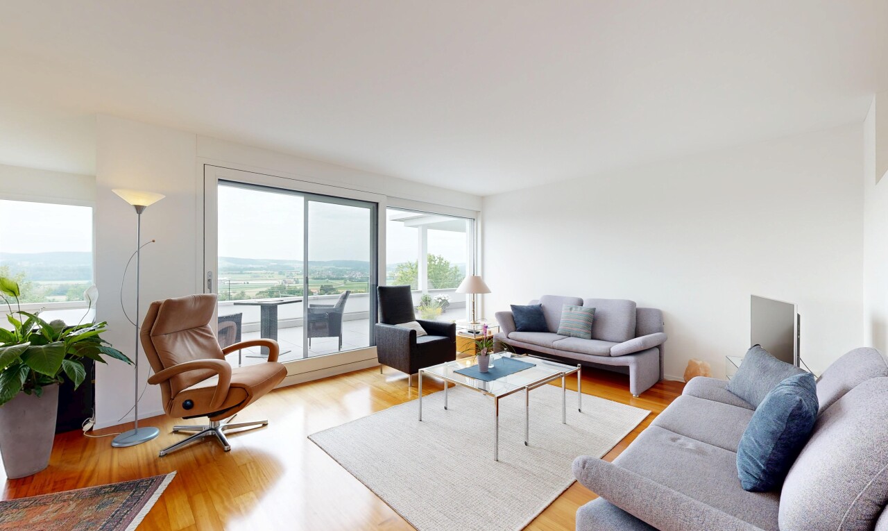 wohnzimmer mit inside property, gipskartonwand, drywall, holzfußboden, und wood finish floor