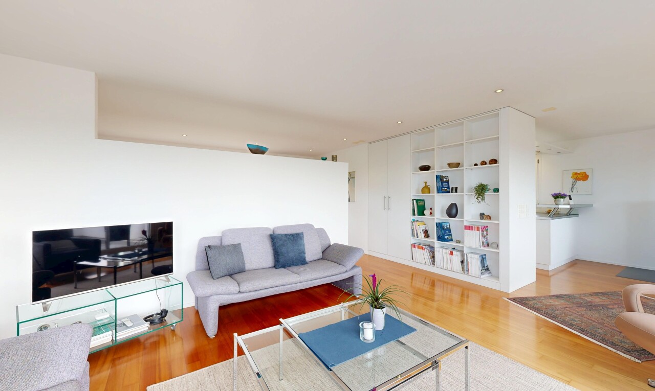 wohnzimmer mit inside property, holzfußboden, wood finish floor, gipskartonwand, und drywall