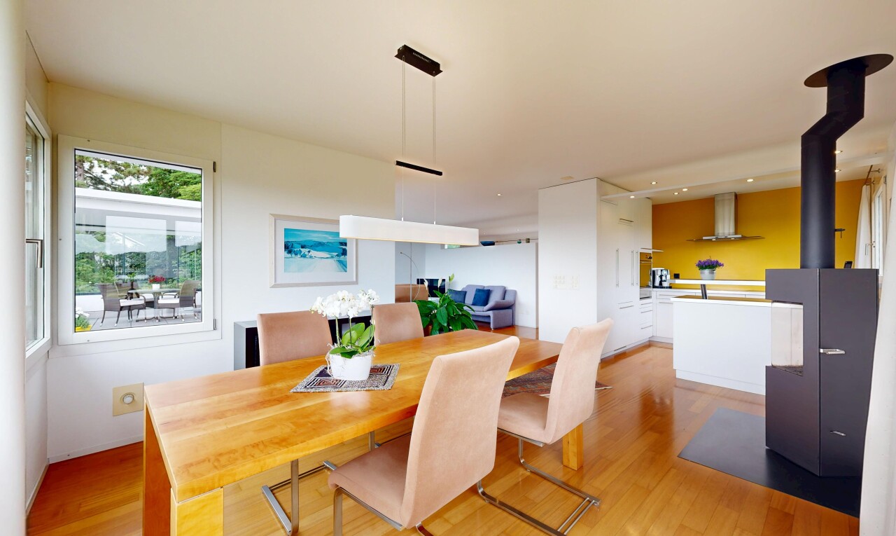 esszimmer mit inside property, holzfußboden, wood finish floor, gipskartonwand, und drywall