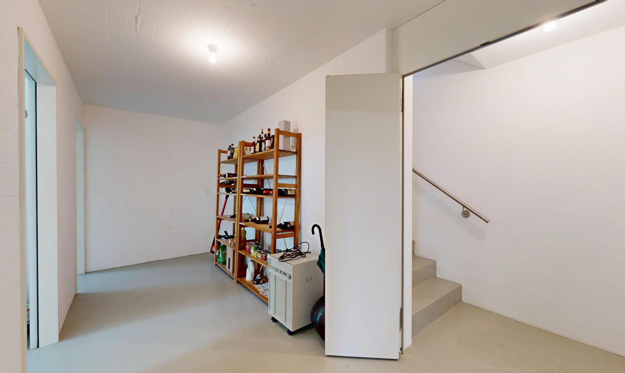 halle / korridor mit inside property, light floor, gipskartonwand, drywall, und betonboden