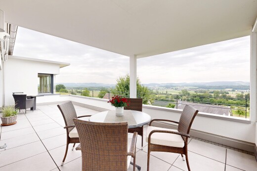 terrasse avec overcast, from property, terrasse, et coin repas extérieur